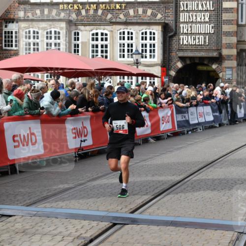 05.10.2025 - 20. swb-Marathon Bremen Yannick Fuchs http://msf.ph/oto/9285753 05.10.2025 13:03:55 Ziel 506, 3084, 6804 meine-sportfotos.de