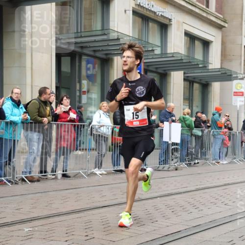 05.10.2025 - 20. swb-Marathon Bremen Strokosch-Dieckow http://msf.ph/oto/9285758 05.10.2025 12:10:27 Ziel 15, 15 meine-sportfotos.de