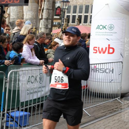 05.10.2025 - 20. swb-Marathon Bremen Yannick Fuchs http://msf.ph/oto/9285773 05.10.2025 13:03:57 Ziel 506, 3061, 3084, 6804 meine-sportfotos.de