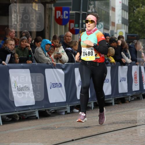 05.10.2025 - 20. swb-Marathon Bremen Strokosch-Dieckow http://msf.ph/oto/9285785 05.10.2025 11:18:43 Ziel 11480 meine-sportfotos.de