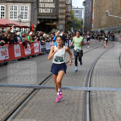 05.10.2025 - 20. swb-Marathon Bremen Yannick Fuchs http://msf.ph/oto/9285816 05.10.2025 13:03:58 Ziel 506, 1105, 3061, 3084 meine-sportfotos.de
