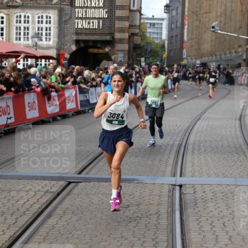 05.10.2025 - 20. swb-Marathon Bremen Yannick Fuchs http://msf.ph/oto/9285830 05.10.2025 13:03:58 Ziel 506, 1105, 3061, 3084 meine-sportfotos.de