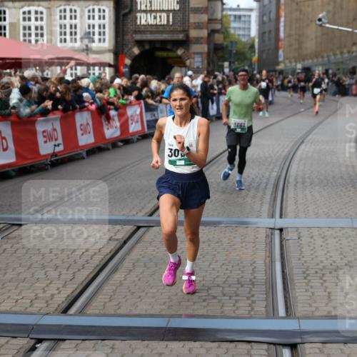 05.10.2025 - 20. swb-Marathon Bremen Yannick Fuchs http://msf.ph/oto/9285846 05.10.2025 13:03:59 Ziel 506, 1105, 3061, 3084 meine-sportfotos.de