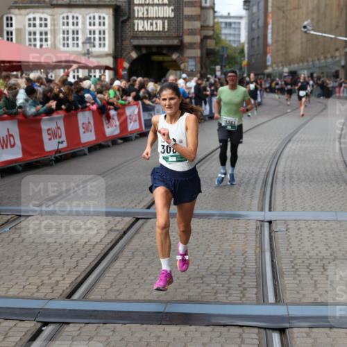 05.10.2025 - 20. swb-Marathon Bremen Yannick Fuchs http://msf.ph/oto/9285855 05.10.2025 13:03:59 Ziel 506, 1105, 3061, 3084 meine-sportfotos.de