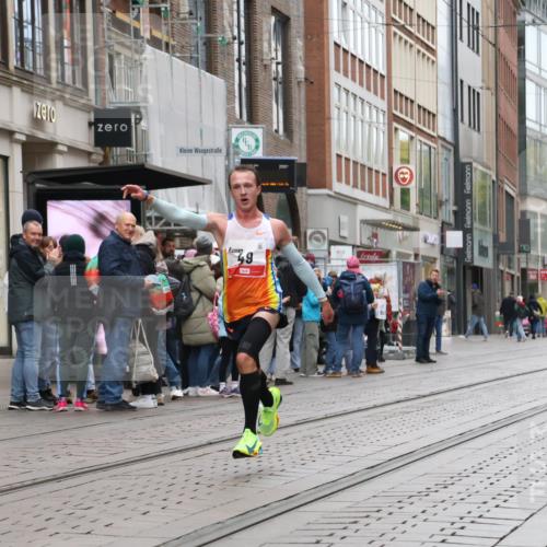 05.10.2025 - 20. swb-Marathon Bremen Strokosch-Dieckow http://msf.ph/oto/9285877 05.10.2025 12:12:11 Ziel 49, 49 meine-sportfotos.de