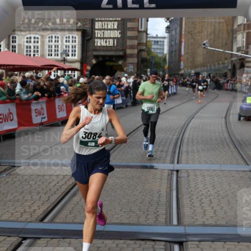 05.10.2025 - 20. swb-Marathon Bremen Yannick Fuchs http://msf.ph/oto/9285883 05.10.2025 13:03:59 Ziel 506, 1105, 3061, 3084 meine-sportfotos.de