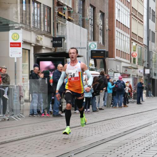 05.10.2025 - 20. swb-Marathon Bremen Strokosch-Dieckow http://msf.ph/oto/9285893 05.10.2025 12:12:12 Ziel 49, 49 meine-sportfotos.de