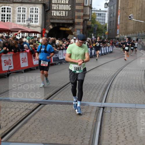 05.10.2025 - 20. swb-Marathon Bremen Yannick Fuchs http://msf.ph/oto/9285908 05.10.2025 13:04:00 Ziel 506, 1105, 3061, 3084 meine-sportfotos.de