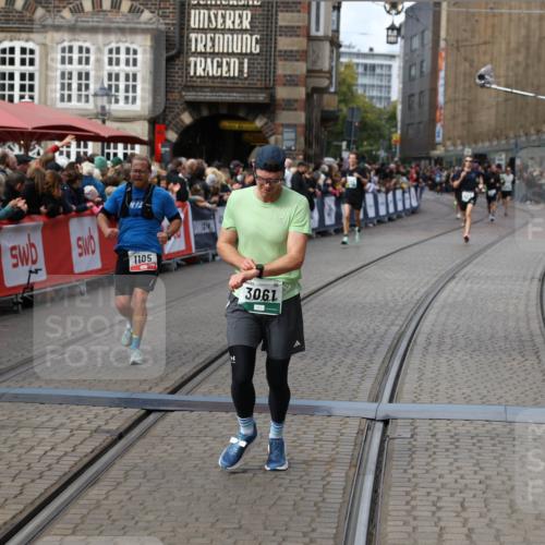 05.10.2025 - 20. swb-Marathon Bremen Yannick Fuchs http://msf.ph/oto/9285914 05.10.2025 13:04:00 Ziel 506, 1105, 3061, 3084 meine-sportfotos.de