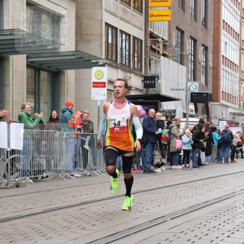 05.10.2025 - 20. swb-Marathon Bremen Strokosch-Dieckow http://msf.ph/oto/9285916 05.10.2025 12:12:12 Ziel 49, 49 meine-sportfotos.de