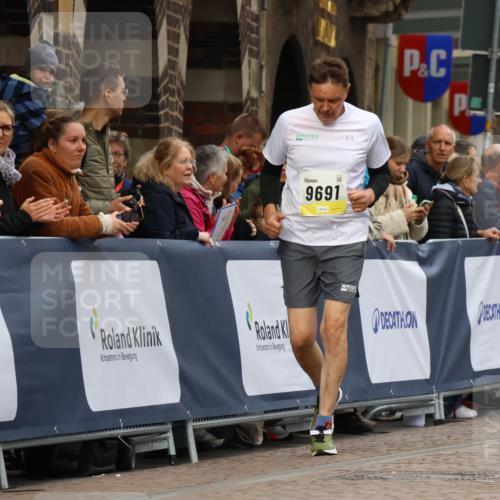 05.10.2025 - 20. swb-Marathon Bremen Strokosch-Dieckow http://msf.ph/oto/9285933 05.10.2025 11:18:50 Ziel 9691 meine-sportfotos.de
