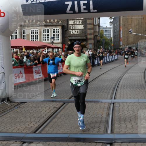 05.10.2025 - 20. swb-Marathon Bremen Yannick Fuchs http://msf.ph/oto/9285942 05.10.2025 13:04:00 Ziel 506, 1105, 3061, 3084 meine-sportfotos.de
