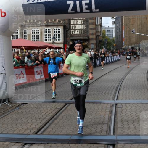 05.10.2025 - 20. swb-Marathon Bremen Yannick Fuchs http://msf.ph/oto/9285954 05.10.2025 13:04:00 Ziel 506, 1105, 3061, 3084 meine-sportfotos.de