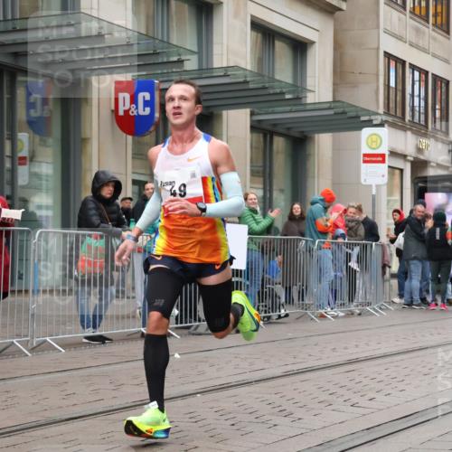 05.10.2025 - 20. swb-Marathon Bremen Strokosch-Dieckow http://msf.ph/oto/9285957 05.10.2025 12:12:13 Ziel 49, 49 meine-sportfotos.de