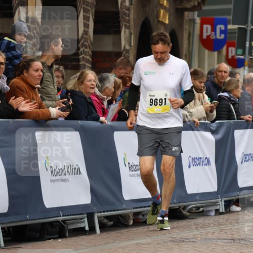 05.10.2025 - 20. swb-Marathon Bremen Strokosch-Dieckow http://msf.ph/oto/9285958 05.10.2025 11:18:50 Ziel 9691 meine-sportfotos.de