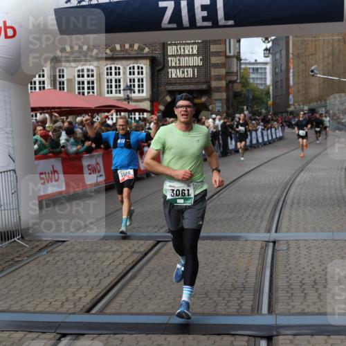 05.10.2025 - 20. swb-Marathon Bremen Yannick Fuchs http://msf.ph/oto/9285960 05.10.2025 13:04:01 Ziel 506, 1105, 3061, 3084, 5786 meine-sportfotos.de