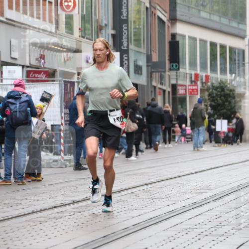 05.10.2025 - 20. swb-Marathon Bremen Strokosch-Dieckow http://msf.ph/oto/9285967 05.10.2025 12:12:55 Ziel 1301, 1301 meine-sportfotos.de