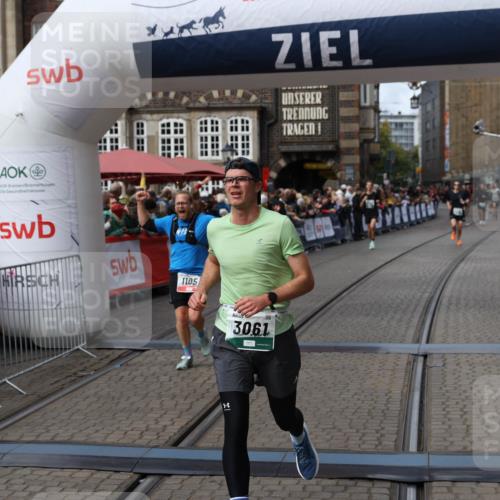 05.10.2025 - 20. swb-Marathon Bremen Yannick Fuchs http://msf.ph/oto/9285973 05.10.2025 13:04:01 Ziel 506, 1105, 3061, 3084, 5786 meine-sportfotos.de