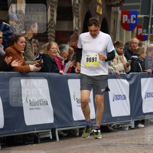 05.10.2025 - 20. swb-Marathon Bremen Strokosch-Dieckow http://msf.ph/oto/9285984 05.10.2025 11:18:50 Ziel 9691 meine-sportfotos.de