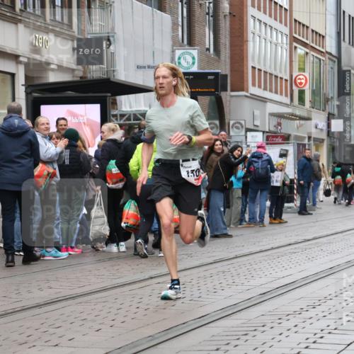 05.10.2025 - 20. swb-Marathon Bremen Strokosch-Dieckow http://msf.ph/oto/9285994 05.10.2025 12:12:58 Ziel 1301, 1301 meine-sportfotos.de