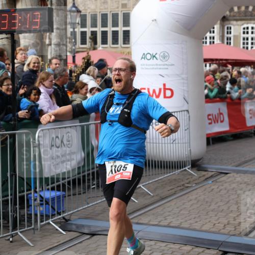 05.10.2025 - 20. swb-Marathon Bremen Yannick Fuchs http://msf.ph/oto/9286007 05.10.2025 13:04:02 Ziel 506, 1105, 3061, 3084, 4215, 5786 meine-sportfotos.de