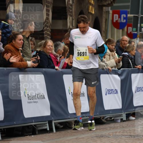 05.10.2025 - 20. swb-Marathon Bremen Strokosch-Dieckow http://msf.ph/oto/9286011 05.10.2025 11:18:50 Ziel 9691 meine-sportfotos.de