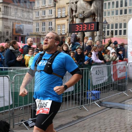 05.10.2025 - 20. swb-Marathon Bremen Yannick Fuchs http://msf.ph/oto/9286045 05.10.2025 13:04:03 Ziel 1105, 3061, 3084, 4215, 5786 meine-sportfotos.de