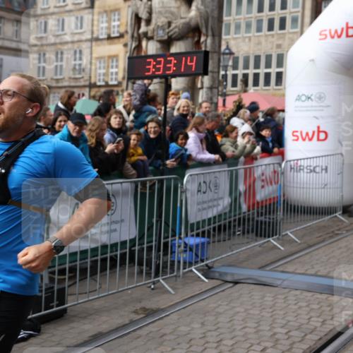 05.10.2025 - 20. swb-Marathon Bremen Yannick Fuchs http://msf.ph/oto/9286061 05.10.2025 13:04:03 Ziel 1105, 3061, 3084, 4215, 5786 meine-sportfotos.de