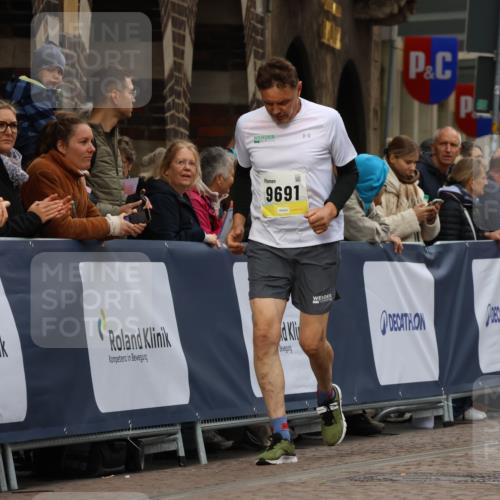 05.10.2025 - 20. swb-Marathon Bremen Strokosch-Dieckow http://msf.ph/oto/9286070 05.10.2025 11:18:51 Ziel 9691, 11625 meine-sportfotos.de