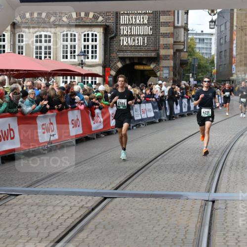 05.10.2025 - 20. swb-Marathon Bremen Yannick Fuchs http://msf.ph/oto/9286072 05.10.2025 13:04:04 Ziel 1105, 3061, 3084, 4215, 5786 meine-sportfotos.de
