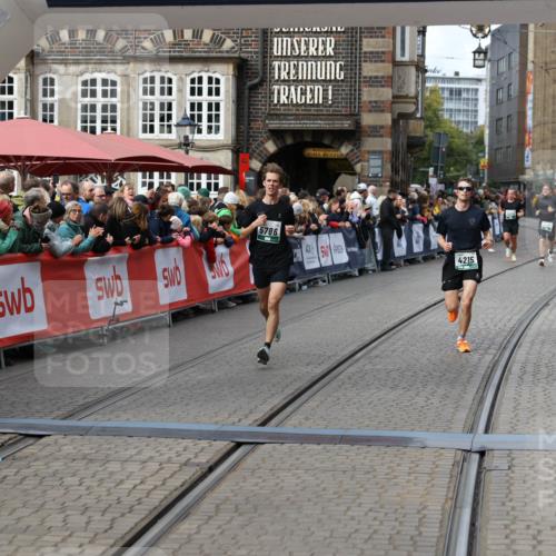 05.10.2025 - 20. swb-Marathon Bremen Yannick Fuchs http://msf.ph/oto/9286089 05.10.2025 13:04:04 Ziel 1105, 3061, 3084, 4215, 5786 meine-sportfotos.de