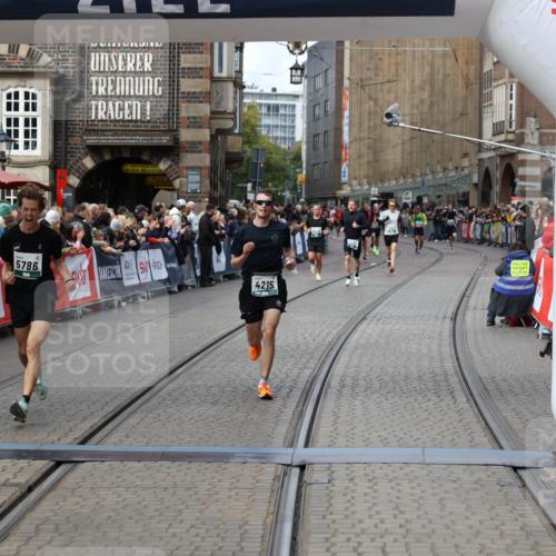 05.10.2025 - 20. swb-Marathon Bremen Yannick Fuchs http://msf.ph/oto/9286107 05.10.2025 13:04:04 Ziel 1105, 3061, 3084, 4215, 5786 meine-sportfotos.de