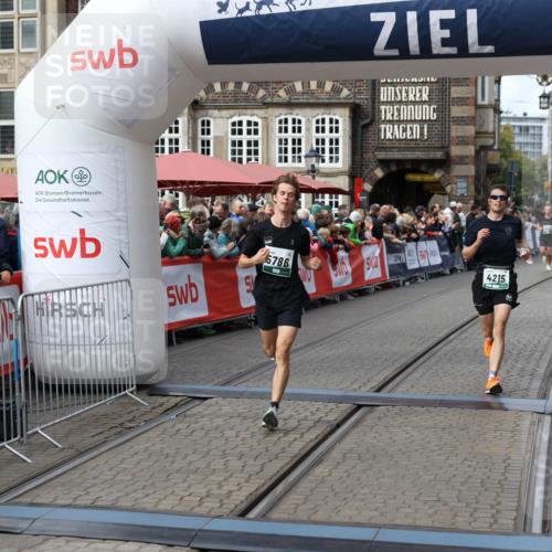 05.10.2025 - 20. swb-Marathon Bremen Yannick Fuchs http://msf.ph/oto/9286128 05.10.2025 13:04:05 Ziel 1105, 3061, 4215, 5786 meine-sportfotos.de