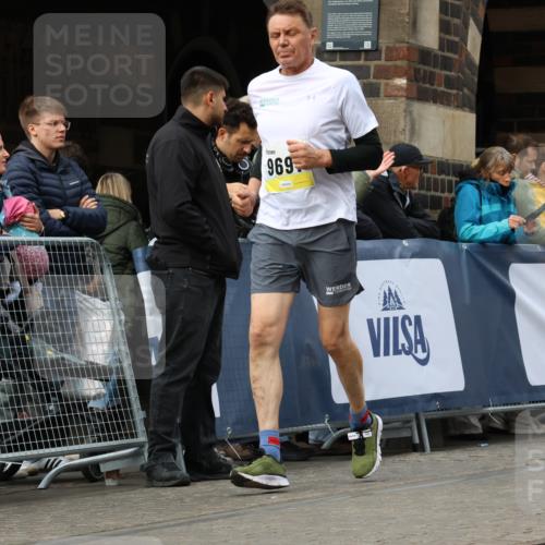 05.10.2025 - 20. swb-Marathon Bremen Strokosch-Dieckow http://msf.ph/oto/9286137 05.10.2025 11:18:55 Ziel 9691, 11625 meine-sportfotos.de