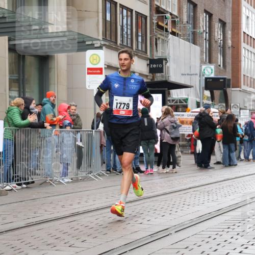 05.10.2025 - 20. swb-Marathon Bremen Strokosch-Dieckow http://msf.ph/oto/9286139 05.10.2025 12:13:53 Ziel 1779, 1779 meine-sportfotos.de