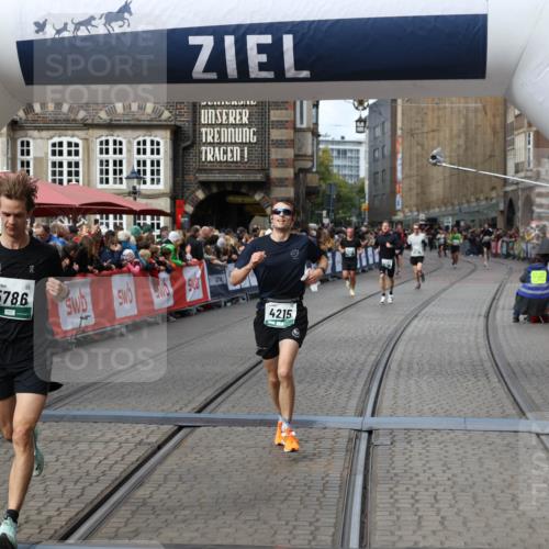 05.10.2025 - 20. swb-Marathon Bremen Yannick Fuchs http://msf.ph/oto/9286144 05.10.2025 13:04:06 Ziel 1105, 3061, 4215, 5786 meine-sportfotos.de
