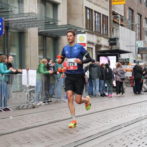 05.10.2025 - 20. swb-Marathon Bremen Strokosch-Dieckow http://msf.ph/oto/9286151 05.10.2025 12:13:53 Ziel 1779, 1779 meine-sportfotos.de