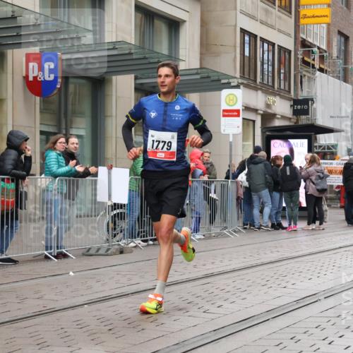 05.10.2025 - 20. swb-Marathon Bremen Strokosch-Dieckow http://msf.ph/oto/9286161 05.10.2025 12:13:53 Ziel 1779, 1779 meine-sportfotos.de