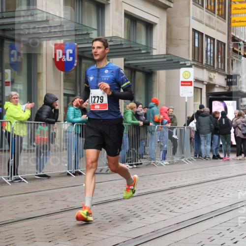 05.10.2025 - 20. swb-Marathon Bremen Strokosch-Dieckow http://msf.ph/oto/9286172 05.10.2025 12:13:54 Ziel 1779, 1779 meine-sportfotos.de