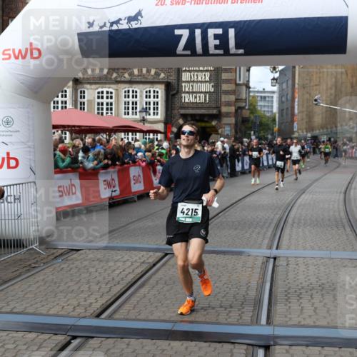 05.10.2025 - 20. swb-Marathon Bremen Yannick Fuchs http://msf.ph/oto/9286174 05.10.2025 13:04:06 Ziel 1105, 3061, 4215, 5786 meine-sportfotos.de