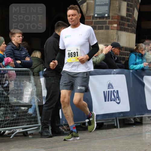 05.10.2025 - 20. swb-Marathon Bremen Strokosch-Dieckow http://msf.ph/oto/9286193 05.10.2025 11:18:55 Ziel 9691, 11625 meine-sportfotos.de