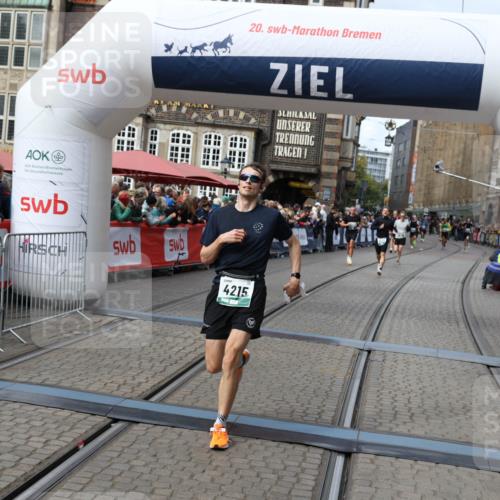 05.10.2025 - 20. swb-Marathon Bremen Yannick Fuchs http://msf.ph/oto/9286205 05.10.2025 13:04:07 Ziel 1105, 2472, 4215, 5786, 7070 meine-sportfotos.de