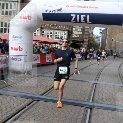 05.10.2025 - 20. swb-Marathon Bremen Yannick Fuchs http://msf.ph/oto/9286215 05.10.2025 13:04:07 Ziel 1105, 2472, 4215, 5786, 7070 meine-sportfotos.de
