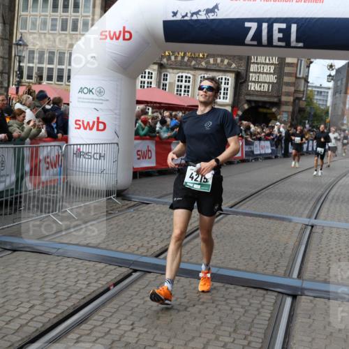 05.10.2025 - 20. swb-Marathon Bremen Yannick Fuchs http://msf.ph/oto/9286230 05.10.2025 13:04:07 Ziel 1105, 2472, 4215, 5786, 7070 meine-sportfotos.de