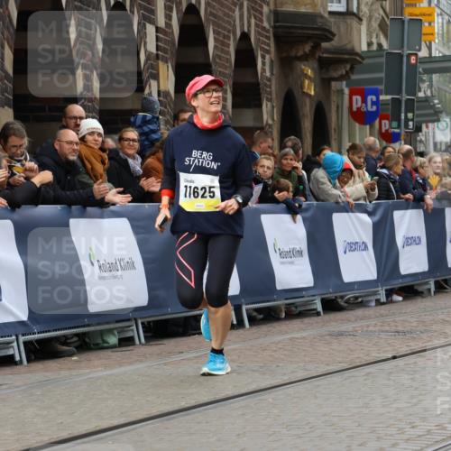 05.10.2025 - 20. swb-Marathon Bremen Strokosch-Dieckow http://msf.ph/oto/9286236 05.10.2025 11:18:56 Ziel 9691, 11625 meine-sportfotos.de