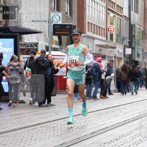 05.10.2025 - 20. swb-Marathon Bremen Strokosch-Dieckow http://msf.ph/oto/9286255 05.10.2025 12:14:26 Ziel 1122, 1122 meine-sportfotos.de