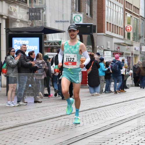 05.10.2025 - 20. swb-Marathon Bremen Strokosch-Dieckow http://msf.ph/oto/9286264 05.10.2025 12:14:26 Ziel 1122, 1122 meine-sportfotos.de