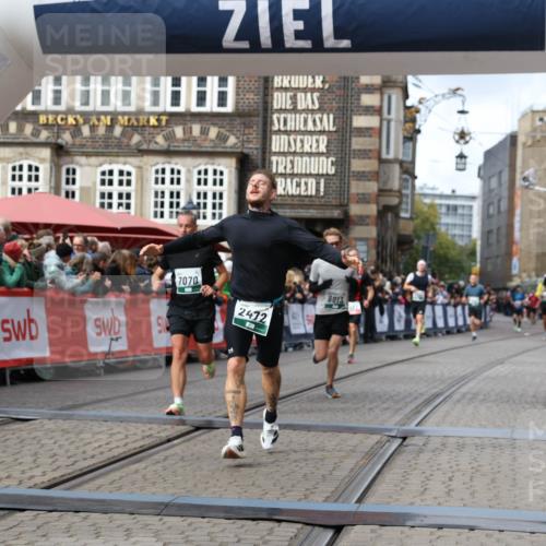 05.10.2025 - 20. swb-Marathon Bremen Yannick Fuchs http://msf.ph/oto/9286271 05.10.2025 13:04:10 Ziel 1652, 2472, 4215, 5786, 7070, 8013 meine-sportfotos.de