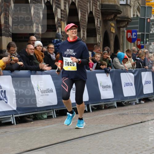 05.10.2025 - 20. swb-Marathon Bremen Strokosch-Dieckow http://msf.ph/oto/9286274 05.10.2025 11:18:57 Ziel 9691, 11625 meine-sportfotos.de