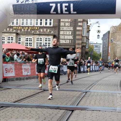 05.10.2025 - 20. swb-Marathon Bremen Yannick Fuchs http://msf.ph/oto/9286289 05.10.2025 13:04:10 Ziel 1652, 2472, 4215, 5786, 7070, 8013 meine-sportfotos.de